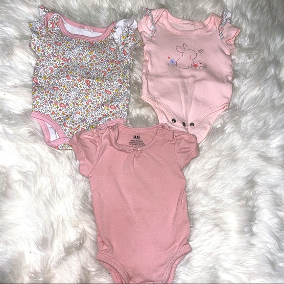 H&M Other - Baby girl body suit 0-6 months